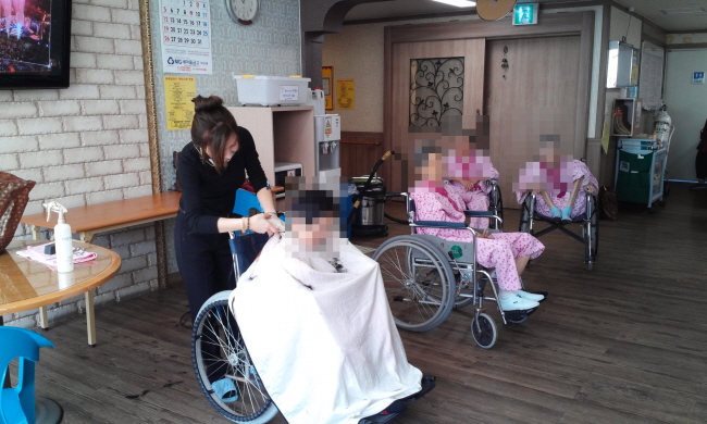 첨부 