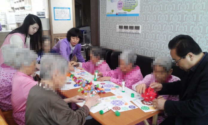 첨부 