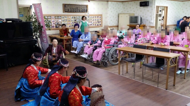 첨부 