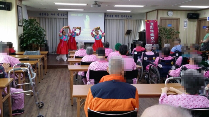 첨부 