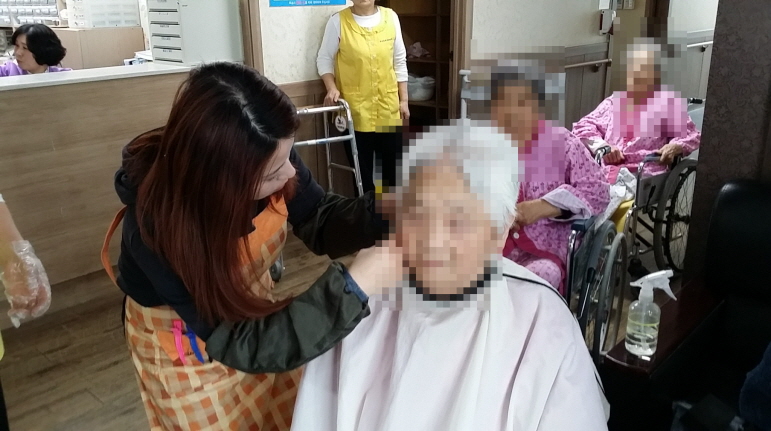 첨부 