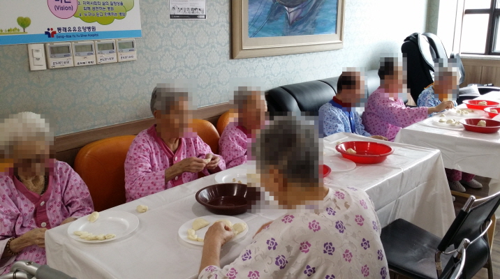 첨부 