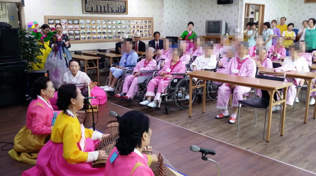 첨부 