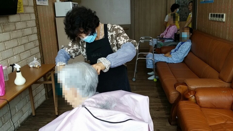 첨부 