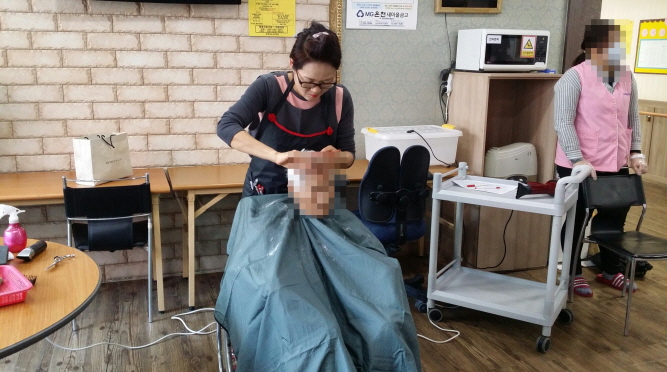 첨부 