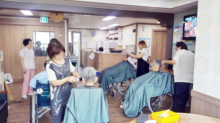 첨부 