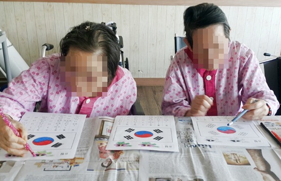 첨부 