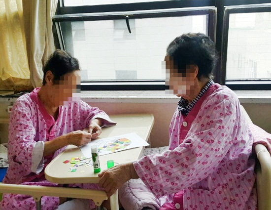 첨부 