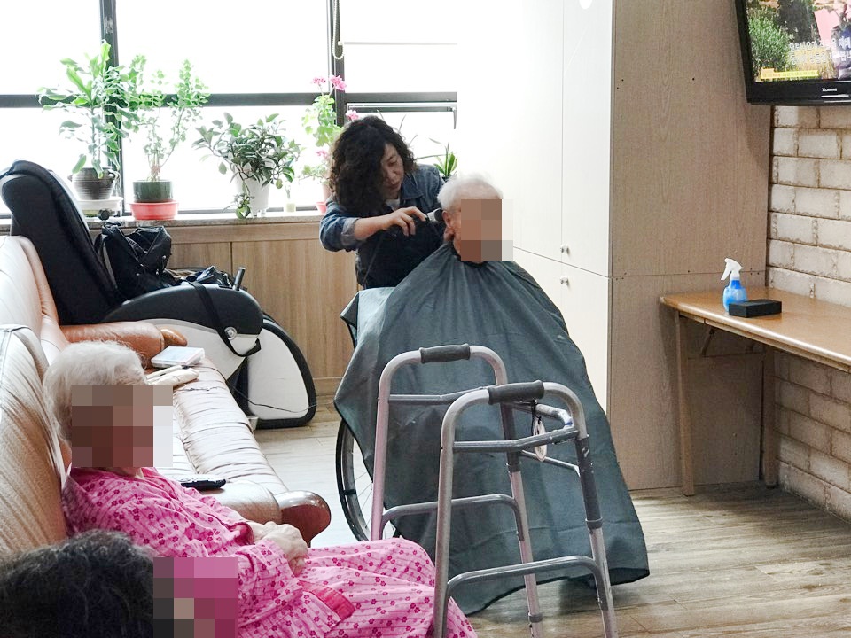 첨부 