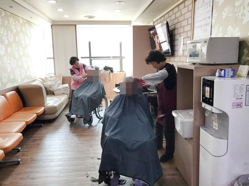 첨부 