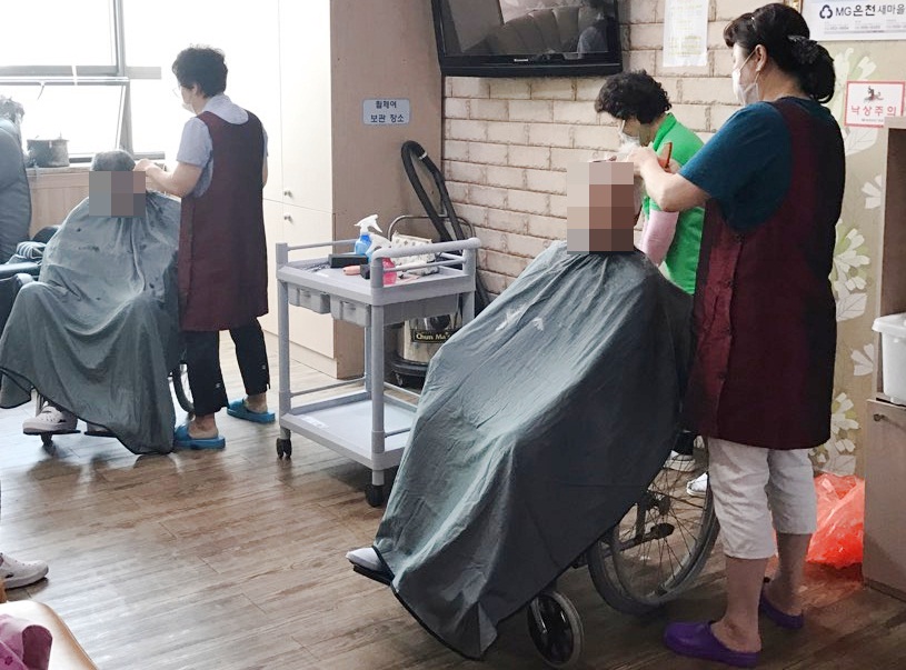 첨부 