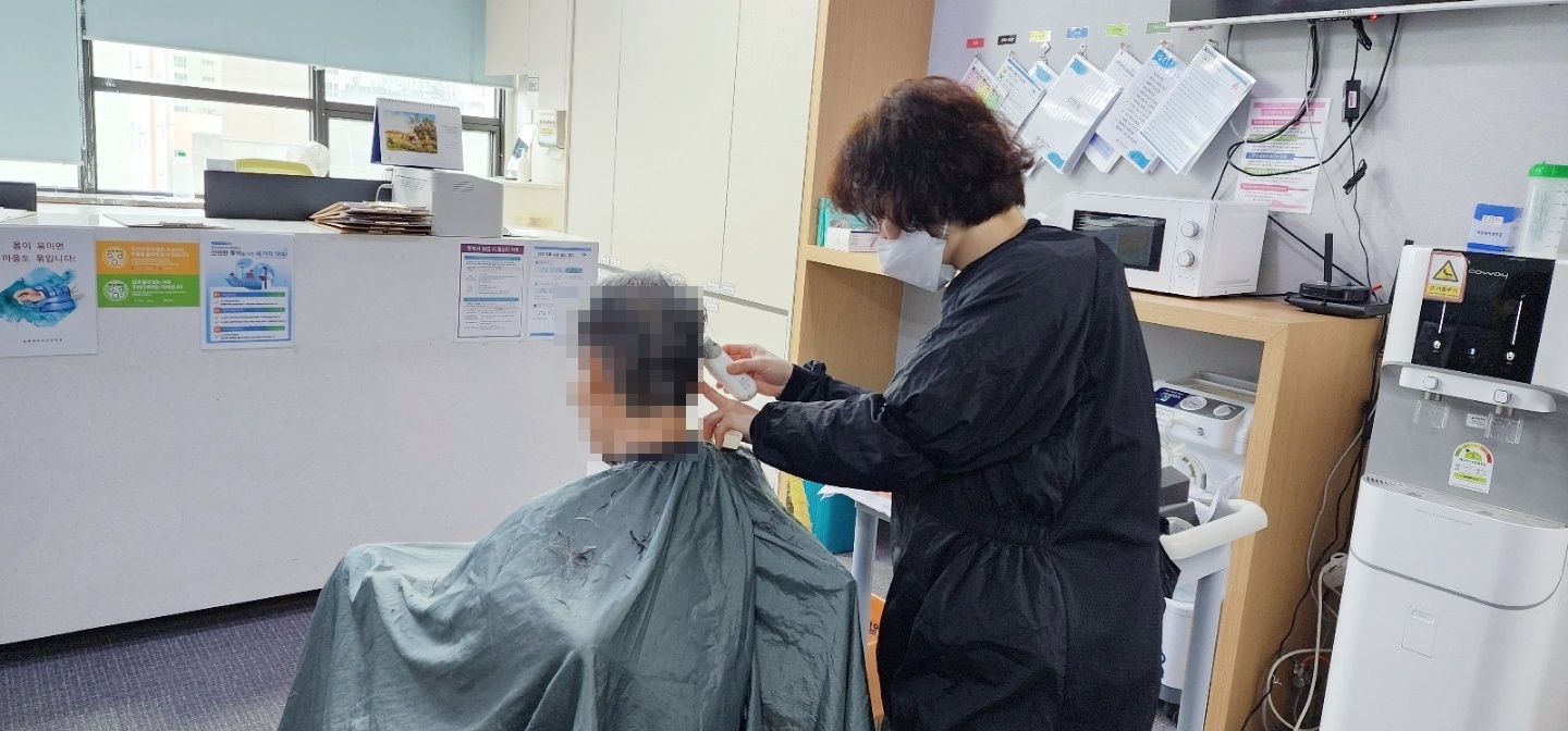 첨부 