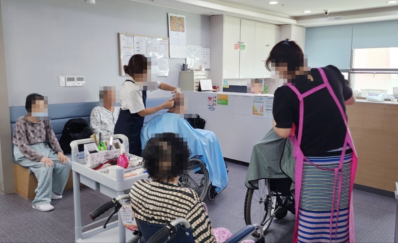 첨부 