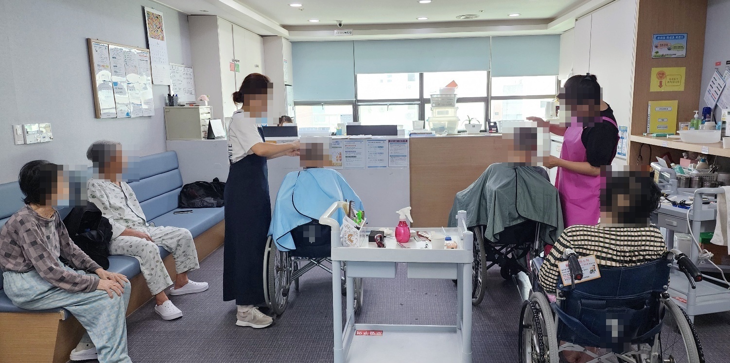 첨부 