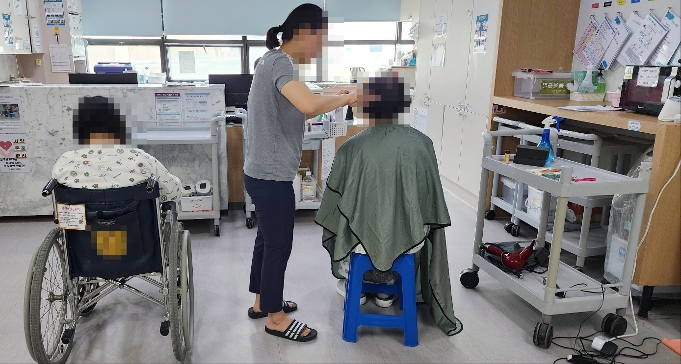 첨부 