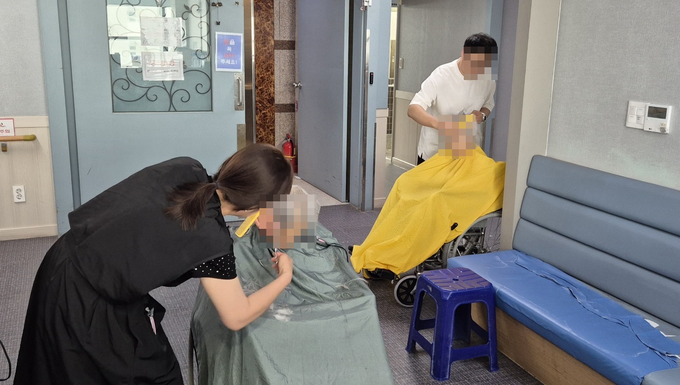 첨부 